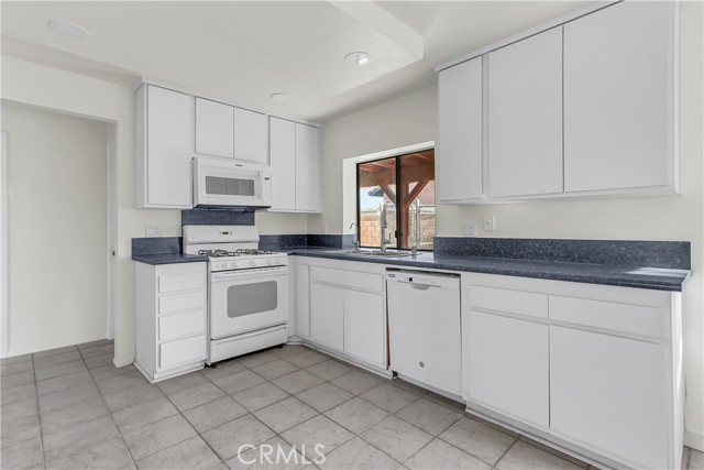44827 Rock Island Drive, Lancaster CA: https://media.crmls.org/medias/c5c9606c-6585-4431-9f29-0ae002008f8b.jpg