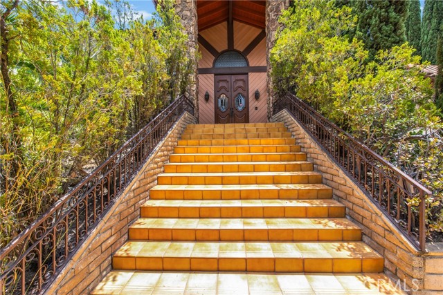 668 E Sunset N Drive, Redlands CA: https://media.crmls.org/medias/c5c96800-6a3b-4bc8-b6bd-88e55f51d340.jpg