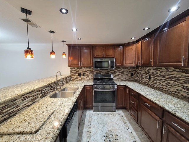 11076 Sharp Avenue, Mission Hills (San Fernando) CA: https://media.crmls.org/medias/c5c9ae7f-426b-4337-85be-0d49129730ab.jpg