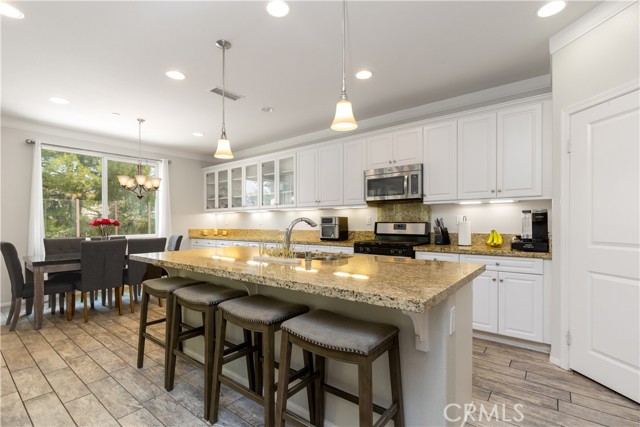 Detail Gallery Image 3 of 38 For 25430 Temescal Valley Ln, Corona,  CA 92883 - 4 Beds | 2/1 Baths