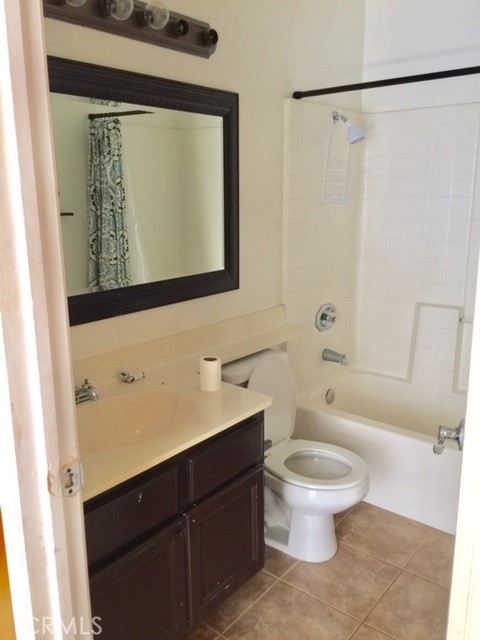 15205 Windjammer Way, Lake Elsinore CA: https://media.crmls.org/medias/c5ca494f-3900-41fc-aa0e-d06d5419ae56.jpg