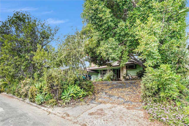 Detail Gallery Image 3 of 46 For 11500 Thurston, Los Angeles,  CA 90049 - 4 Beds | 4 Baths