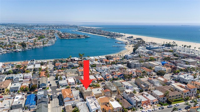 Prime location just 2 blocks to the bay!
