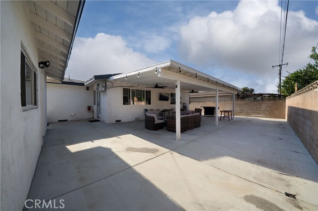 9966 Vernon Avenue, Montclair CA: https://media.crmls.org/medias/c5cb38c7-0e29-4f96-b903-9dc55930ec6e.jpg