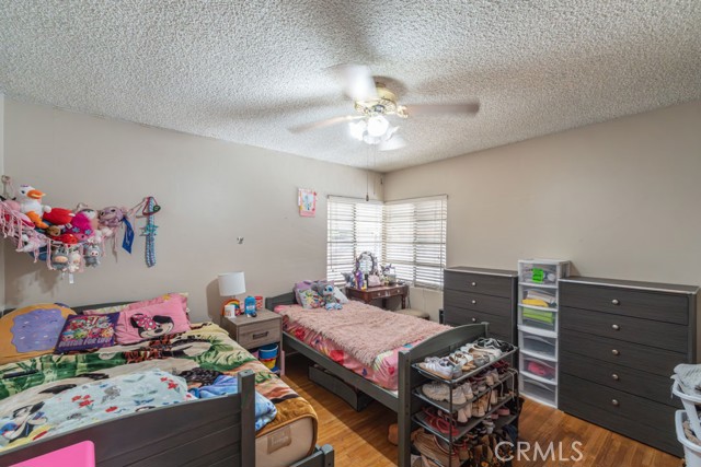 6933 Delta Avenue, Long Beach CA: https://media.crmls.org/medias/c5cb5b55-e349-4f8b-b9bc-8d1a3f662af0.jpg