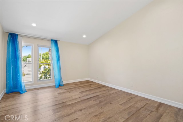 Detail Gallery Image 31 of 39 For 12835 Titian Ave, Granada Hills,  CA 91344 - 3 Beds | 2 Baths