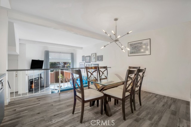 Detail Gallery Image 12 of 34 For 19431 Sherman Way #10,  Reseda,  CA 91335 - 2 Beds | 2/1 Baths