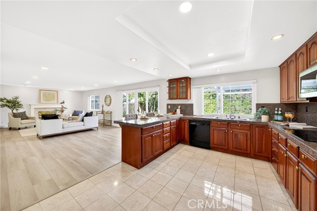 Detail Gallery Image 12 of 69 For 12525 Semora St, Cerritos,  CA 90703 - 4 Beds | 2/1 Baths