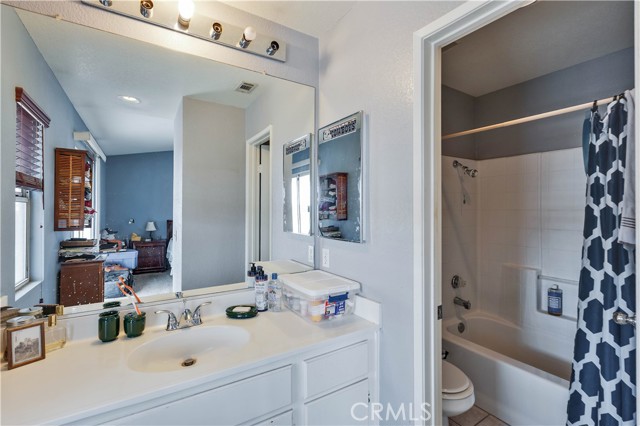 14445 Columbia Court, Adelanto CA: https://media.crmls.org/medias/c5ccce54-027a-4ac4-8056-9a174f7d133e.jpg