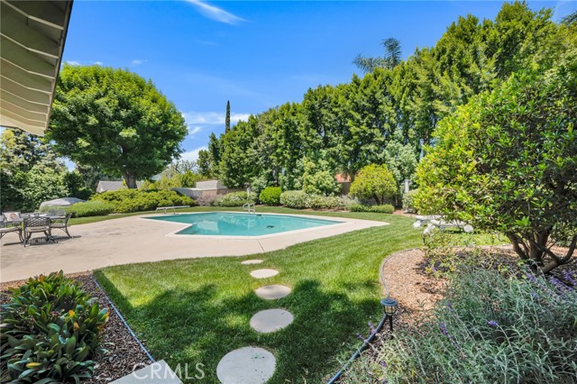 Detail Gallery Image 9 of 50 For 19439 Mayall St, Northridge,  CA 91324 - 4 Beds | 4 Baths