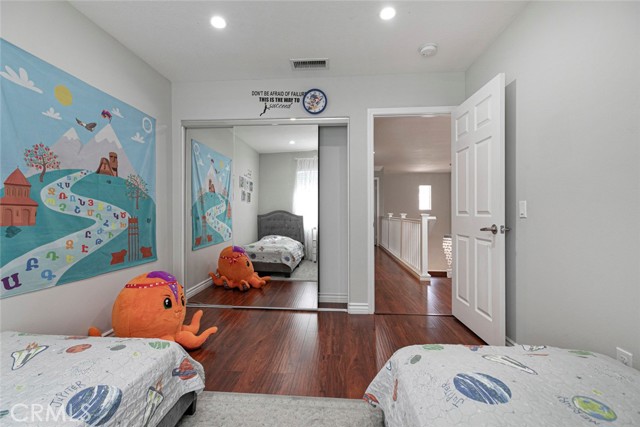 12134 Via Santa Marta, Sylmar CA: https://media.crmls.org/medias/c5cd467b-a1f0-4db0-a911-f7ed096817a2.jpg