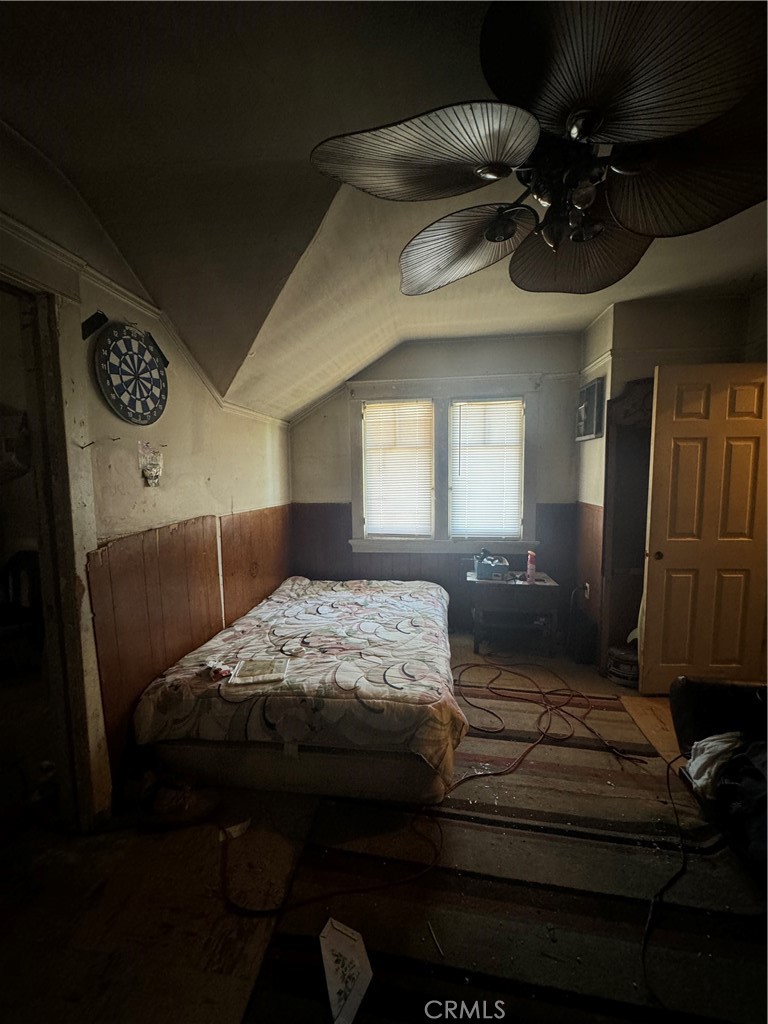 https://media.crmls.org/medias/c5ce4ee5-f7ac-426f-8ff1-efc8249af5b1.jpg?preset=X-Large