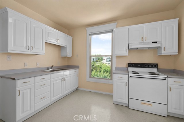405 W Olive Avenue, Redlands CA: https://media.crmls.org/medias/c5ce6ab9-d22b-4ee9-a62c-bdd23d29ae57.jpg