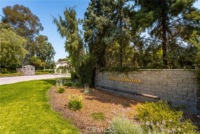 8009 E Eucalyptus Trail, Orange CA: https://media.crmls.org/medias/c5cf22ff-86bd-45c3-b499-30ca89494f88.jpg