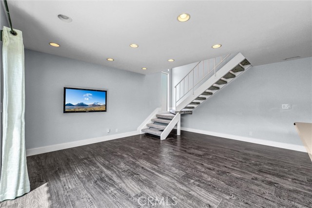 Detail Gallery Image 12 of 34 For 20291 Bancroft Cir, Huntington Beach,  CA 92646 - 4 Beds | 2/1 Baths