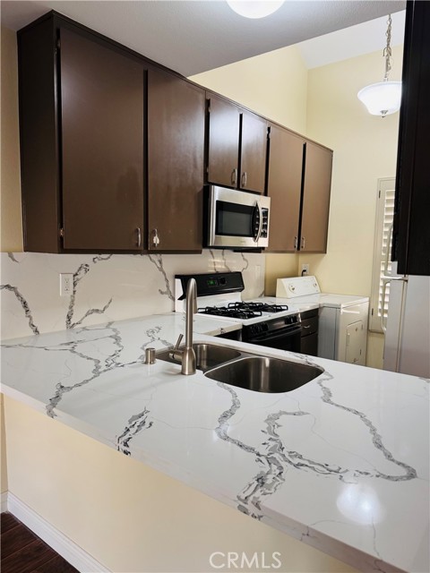 Detail Gallery Image 2 of 18 For 43 Tangelo, Irvine,  CA 92618 - 1 Beds | 1 Baths