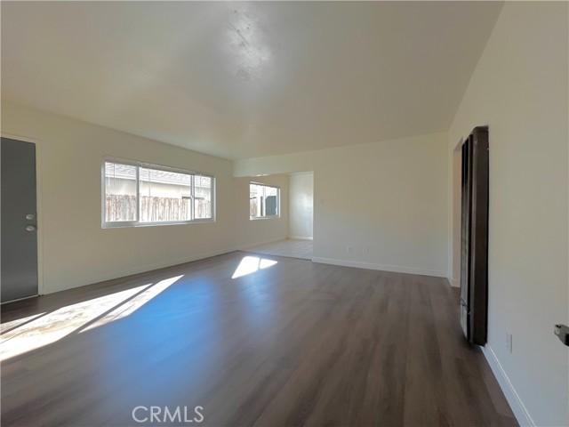 Detail Gallery Image 2 of 8 For 4152 Manhattan Beach Bld #2,  Lawndale,  CA 90260 - 2 Beds | 1 Baths