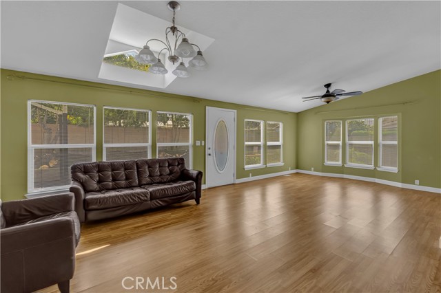 Detail Gallery Image 12 of 44 For 209 Road Runner Ln, Fountain Valley,  CA 92708 - 3 Beds | 2 Baths