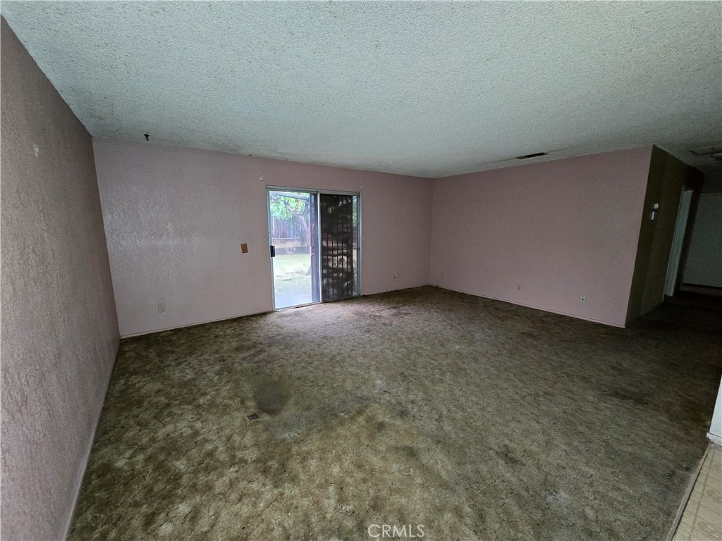 https://media.crmls.org/medias/c5d4599e-a019-4b98-8db7-0234d68daad2.jpg?preset=X-Large