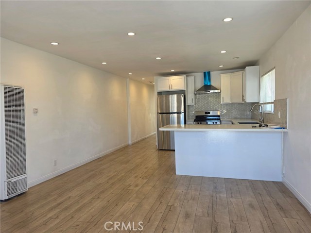 Detail Gallery Image 4 of 13 For 142 E 65th St, Los Angeles,  CA 90003 - 2 Beds | 1 Baths