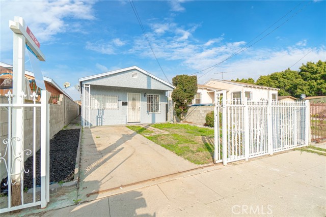 Detail Gallery Image 1 of 1 For 813 Cherry St, Compton,  CA 90222 - 2 Beds | 1 Baths