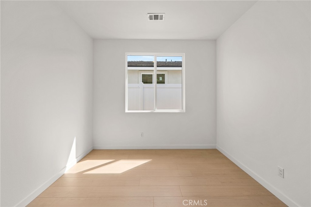 https://media.crmls.org/medias/c5d57ae0-b563-48c1-b2c1-07619e56eba1.jpg?preset=X-Large