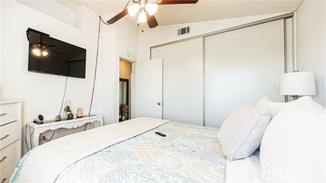 Detail Gallery Image 16 of 20 For 12450 Silverwood Ln, Victorville,  CA 92395 - 4 Beds | 2/1 Baths