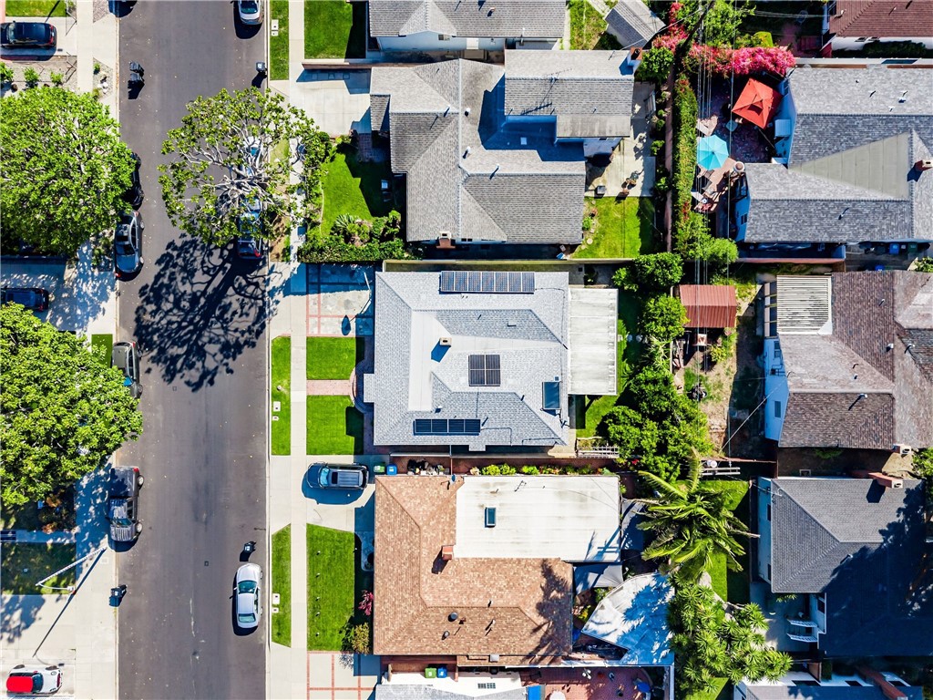 https://media.crmls.org/medias/c5d62be6-af48-491b-aa9d-01856a15b202.jpg?preset=X-Large