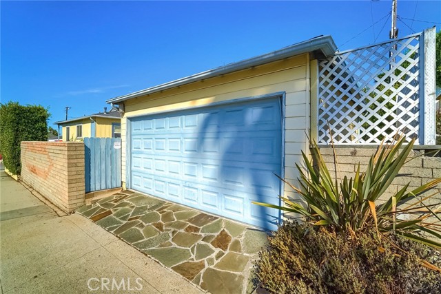 2 car detached garage