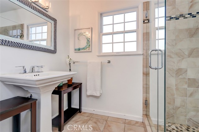 527 24th Street, Manhattan Beach, California 90266, 4 Bedrooms Bedrooms, ,2 BathroomsBathrooms,Residential,Sold,24th,SB23090916