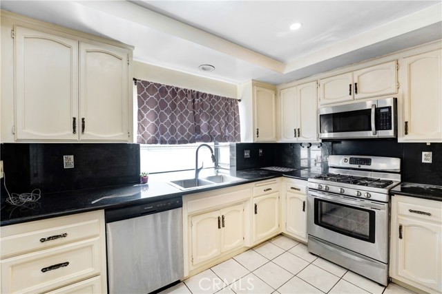 Detail Gallery Image 8 of 20 For 5514 Las Virgenes, Calabasas,  CA 91302 - 3 Beds | 2 Baths