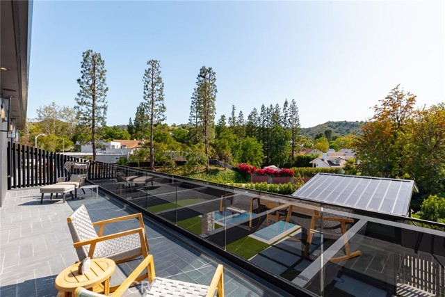 4601 Vista De Oro Avenue, Woodland Hills CA: https://media.crmls.org/medias/c5d819c0-d903-4fe2-a571-f5da75ad648a.jpg
