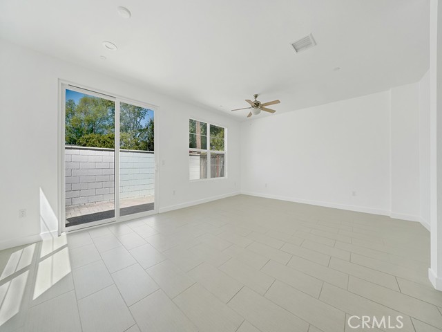 Detail Gallery Image 6 of 21 For 2061 W Place Dr, Costa Mesa,  CA 92627 - 2 Beds | 2/1 Baths