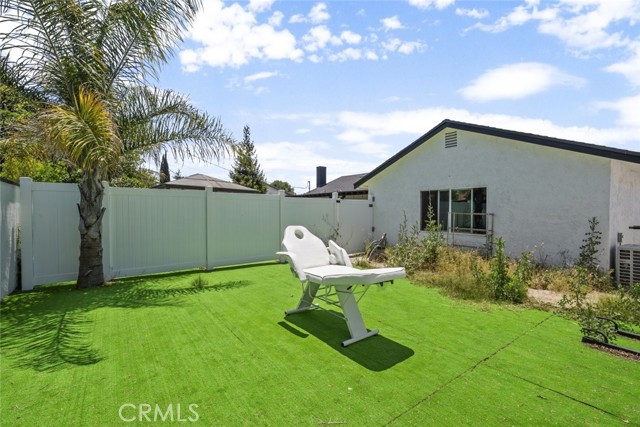 7750 Eton Avenue, Canoga Park CA: https://media.crmls.org/medias/c5d8d573-deaa-4329-965e-0af6196f2755.jpg