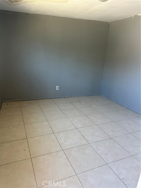 Detail Gallery Image 6 of 15 For 1121 N Anaheim Bld #2,  Anaheim,  CA 92801 - 4 Beds | 2 Baths