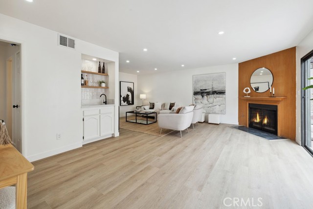 6101 Fulton Avenue, Van Nuys CA: https://media.crmls.org/medias/c5d907d5-ad70-49a5-a4de-dd96d313262b.jpg