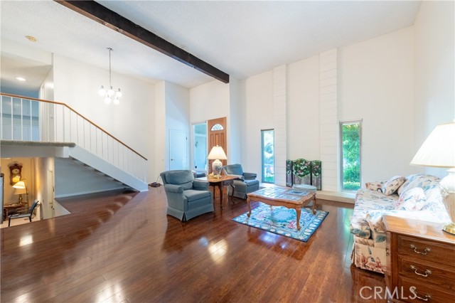 Detail Gallery Image 5 of 17 For 17005 Escalon Dr, Encino,  CA 91436 - 3 Beds | 2/1 Baths