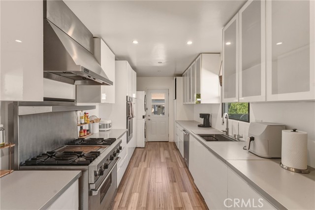 Detail Gallery Image 8 of 23 For 4417 Mcnab Ave, Lakewood,  CA 90713 - 3 Beds | 2/1 Baths