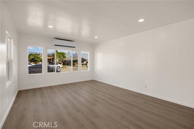 Detail Gallery Image 4 of 33 For 1287 W 8th, San Bernardino,  CA 92411 - 4 Beds | 1 Baths