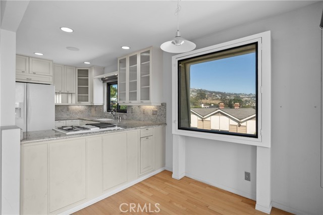 428 Cypress Drive, Laguna Beach CA: https://media.crmls.org/medias/c5dbb497-701c-4e59-84a2-444405e7b6dc.jpg