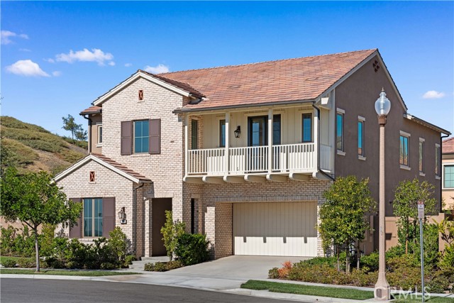 101 Lustro, Irvine CA: https://media.crmls.org/medias/c5dc18f6-e49f-4f79-85e6-3be0866cc967.jpg
