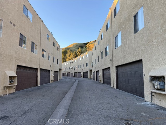 Detail Gallery Image 19 of 19 For 9702 via Roma, Burbank,  CA 91504 - 2 Beds | 3 Baths