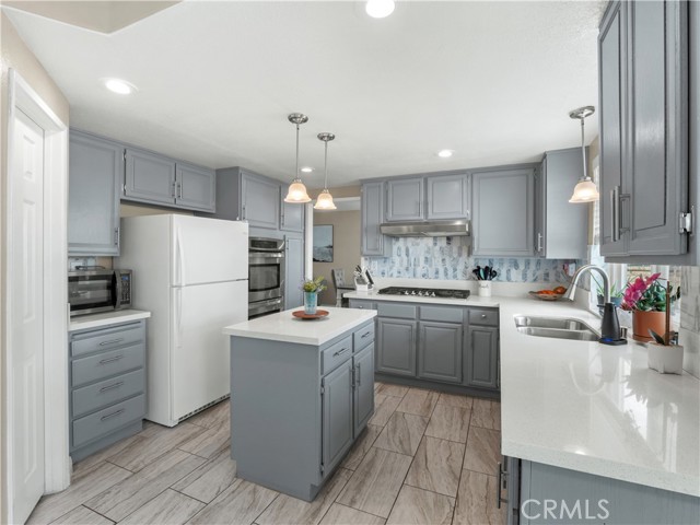 Detail Gallery Image 7 of 42 For 38948 Glenwood, Palmdale,  CA 93551 - 4 Beds | 3 Baths