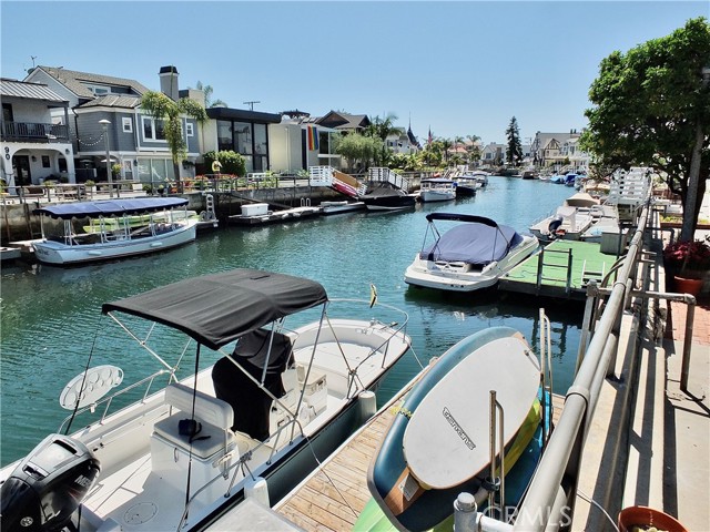 Detail Gallery Image 11 of 71 For 89 Rivo Alto Canal, Long Beach,  CA 90803 - 5 Beds | 3/1 Baths