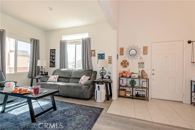 Detail Gallery Image 5 of 38 For 3013 via Bella Rosa, Rosamond,  CA 93560 - 4 Beds | 3 Baths