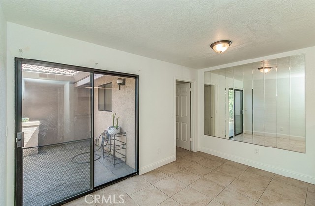 712 E Magill Avenue, Fresno CA: https://media.crmls.org/medias/c5deef80-d5bc-4e5d-9db1-0e0f430ba1dd.jpg
