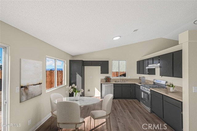 Detail Gallery Image 8 of 28 For 1048 Sequoia Lane, Rosamond,  CA 93560 - 3 Beds | 2 Baths