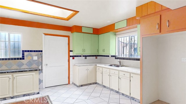 1638 W 51st Street, Los Angeles CA: https://media.crmls.org/medias/c5e04b7e-224c-4e13-b3e4-d71d14121032.jpg