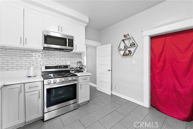 1665 Arlington Avenue, Los Angeles CA: https://media.crmls.org/medias/c5e04cc4-54cb-402f-b73d-0ef37dc66b15.jpg