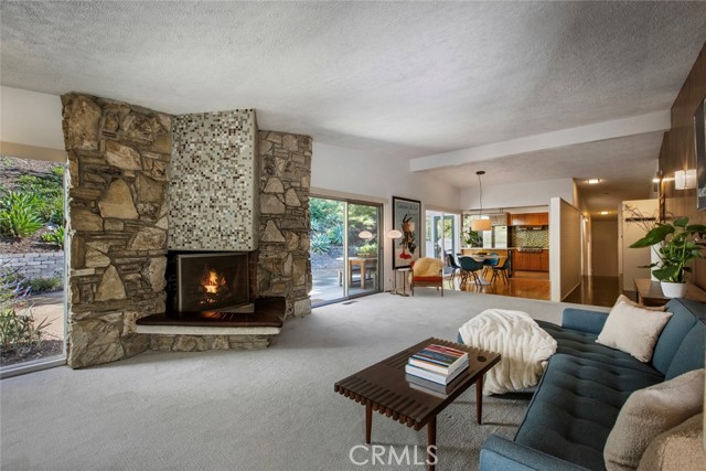 Detail Gallery Image 15 of 54 For 2820 E Chevy Chase Dr, Glendale,  CA 91206 - 2 Beds | 2 Baths
